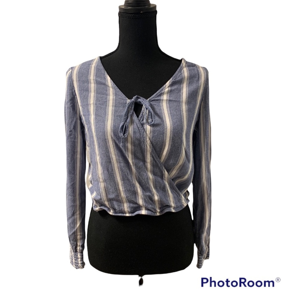 Hollister wrap long sleeve shirt